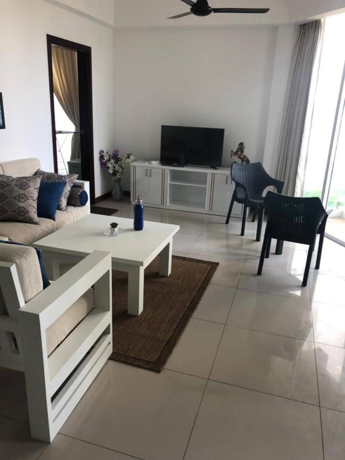 Trincomalee Ocean Front Condos Екстер'єр фото